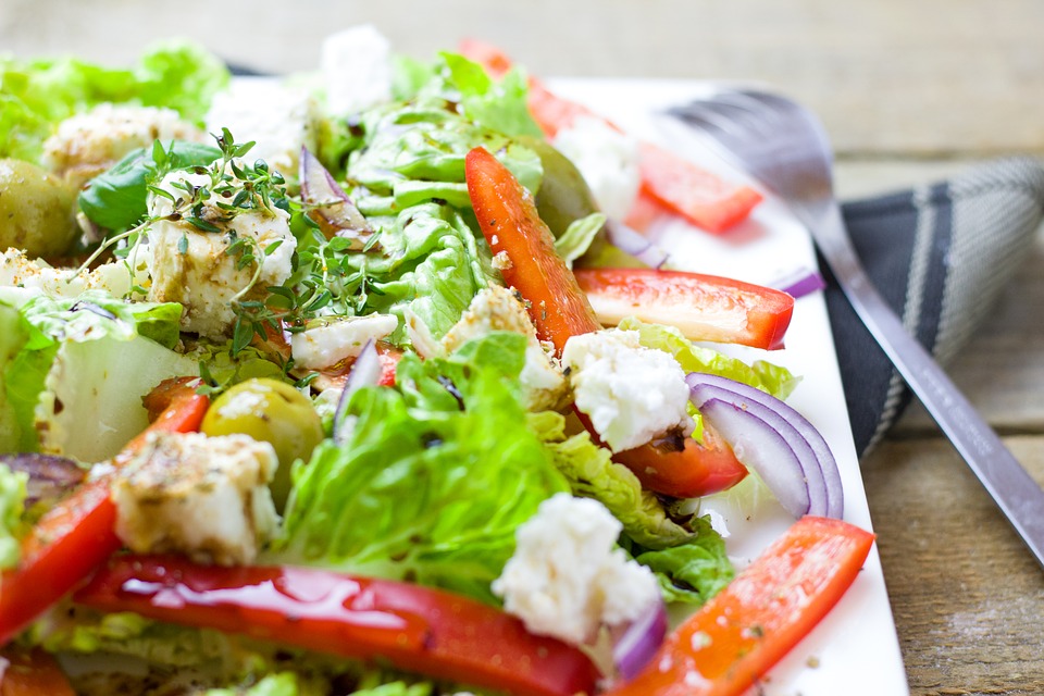 https://pixabay.com/en/farmer-s-salad-salad-greek-2332580/