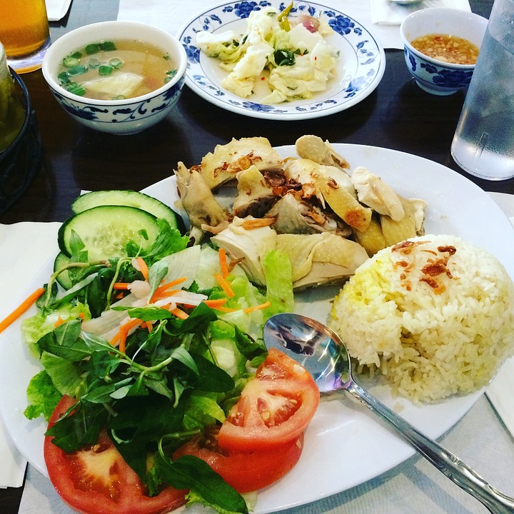 https://pixabay.com/en/rice-chicken-salad-vietnamese-food-2190645/