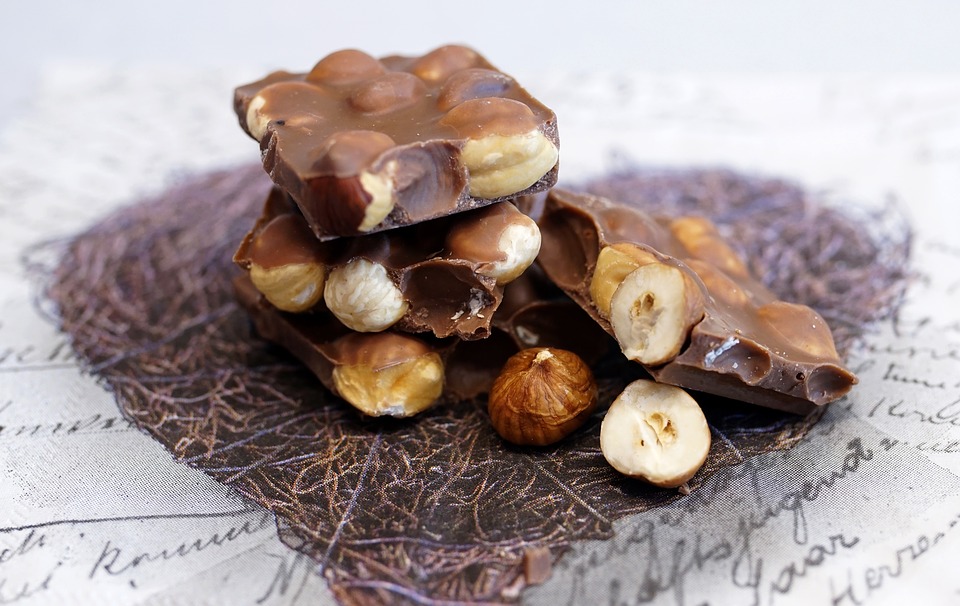 https://pixabay.com/en/chocolate-nut-chocolate-sweet-3012752/
