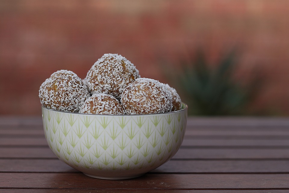 https://pixabay.com/en/food-protein-balls-snacks-bowl-1518445/