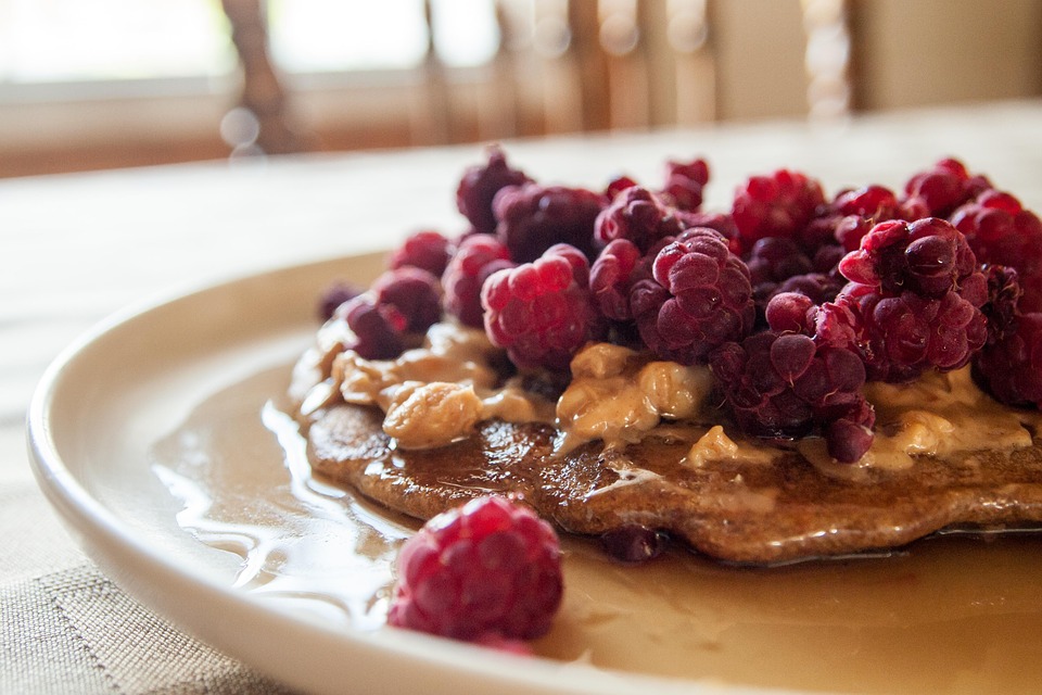 https://pixabay.com/en/food-breakfast-pancake-fruit-2497388/