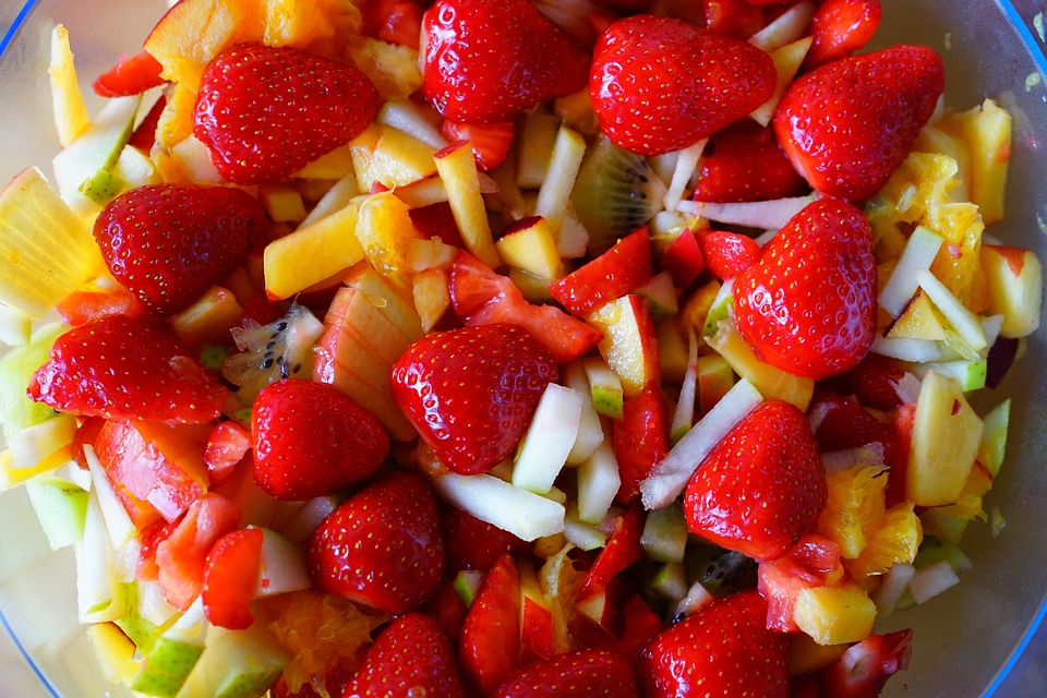 https://pixabay.com/en/fruit-salad-fruits-strawberries-737096/