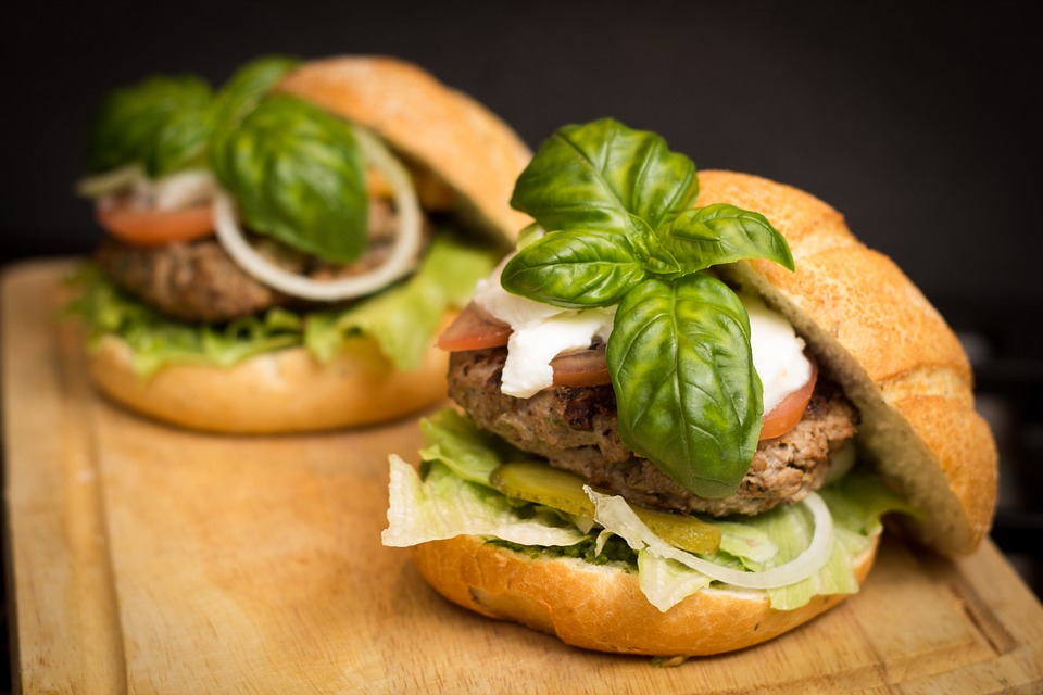 https://pixabay.com/en/hamburger-food-meal-tasty-dining-494706/
