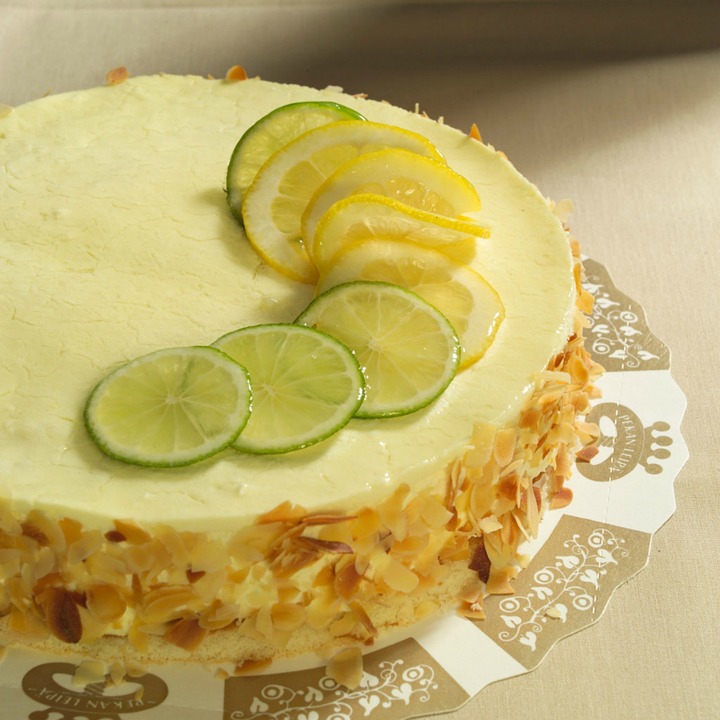 https://pixabay.com/en/lemon-cake-lime-almond-715944/