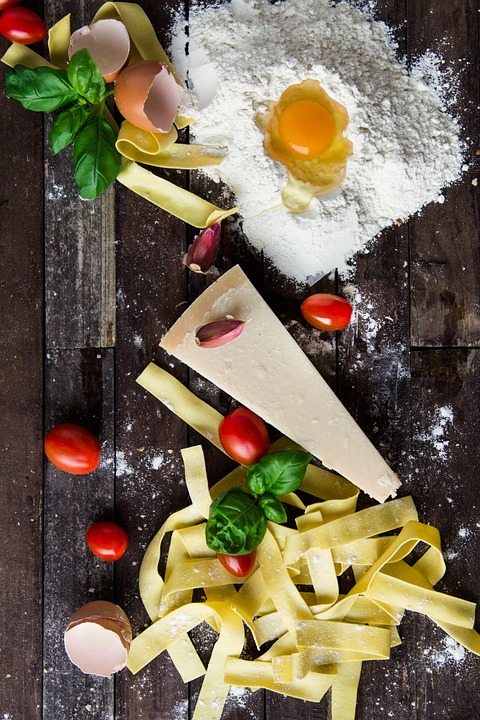 https://pixabay.com/en/pasta-cheese-egg-food-italian-794464/