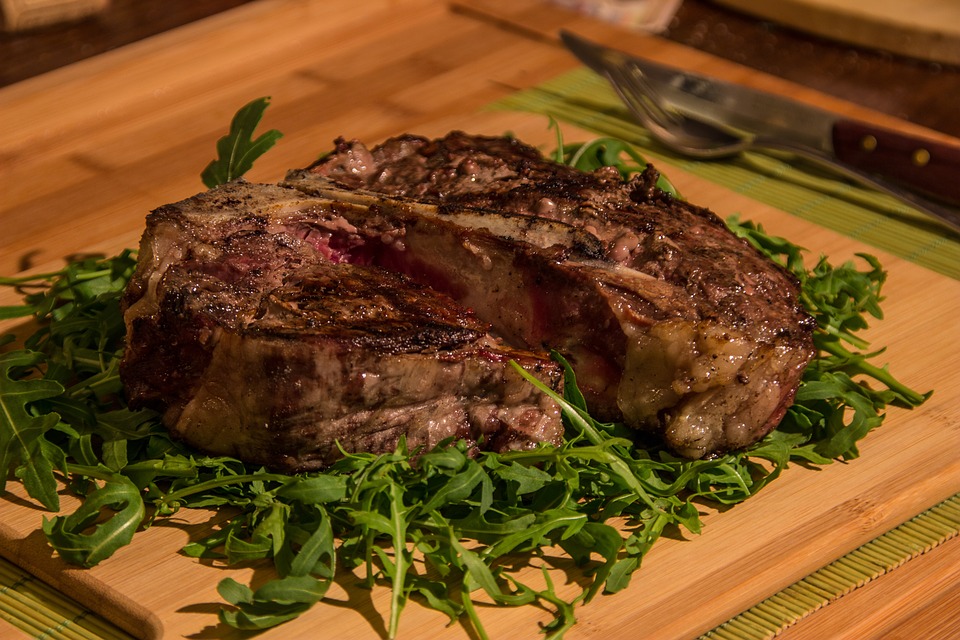 https://pixabay.com/en/rib-beef-grid-steak-fiorentina-1383427/