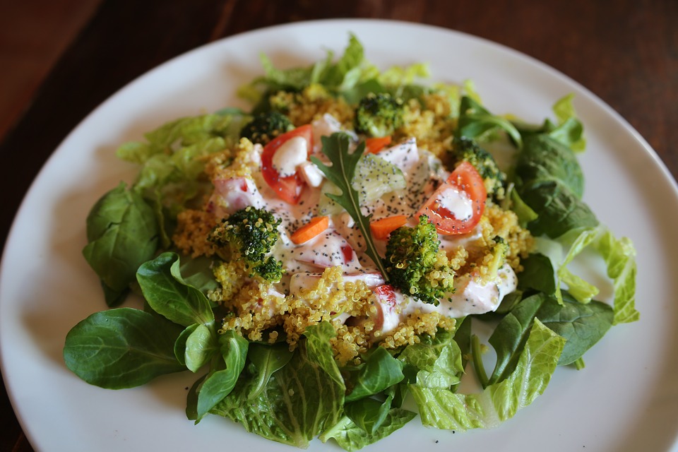https://pixabay.com/en/salad-dish-food-gastronomy-kitchen-1069916/