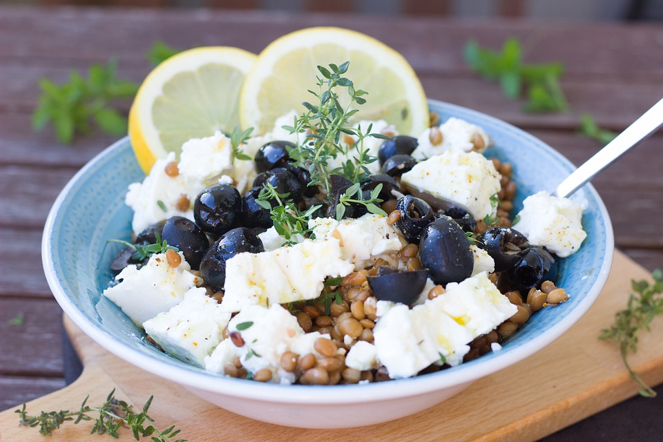 https://pixabay.com/en/salad-lenses-olives-lemon-healthy-2355232/