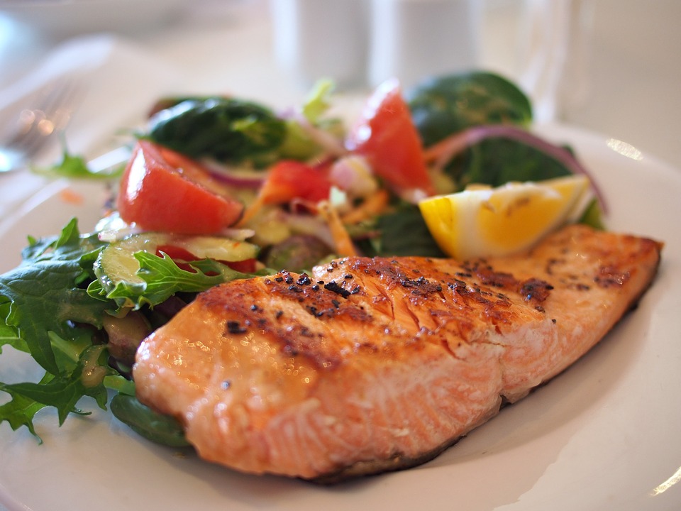https://pixabay.com/en/salmon-dish-food-meal-fish-518032/