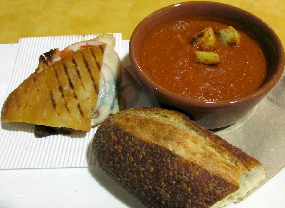 https://pixabay.com/en/soup-sandwich-bread-tomato-bisque-425270/