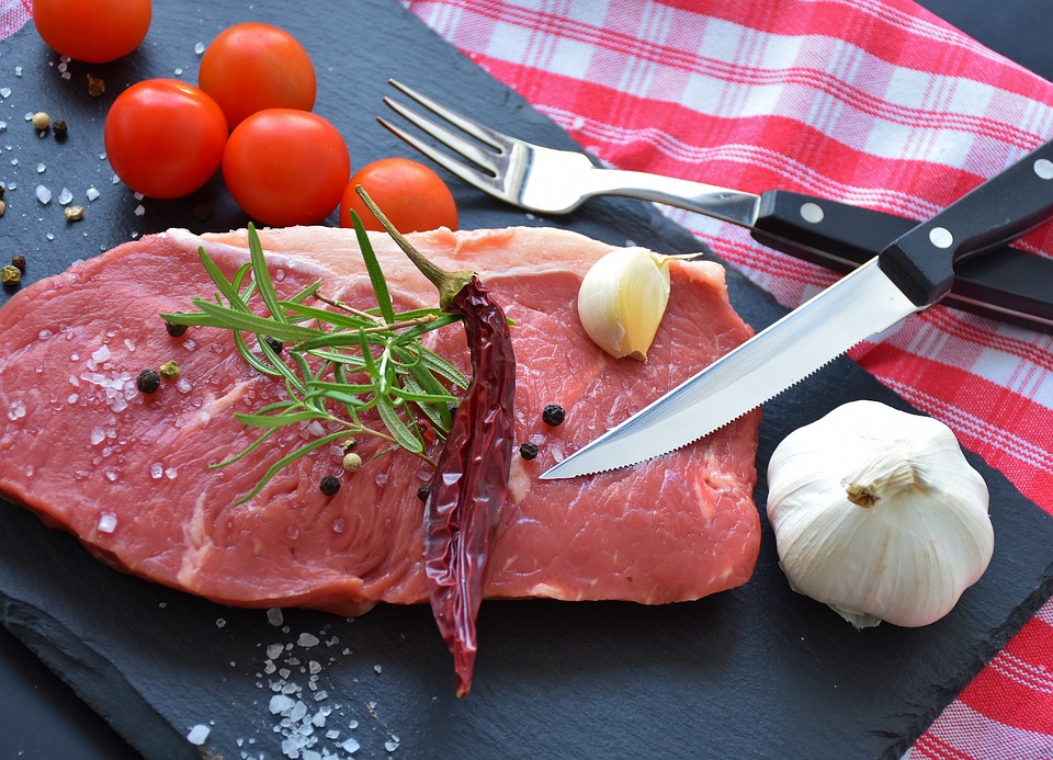 https://pixabay.com/en/steak-rumpsteak-raw-beef-grill-2975323/