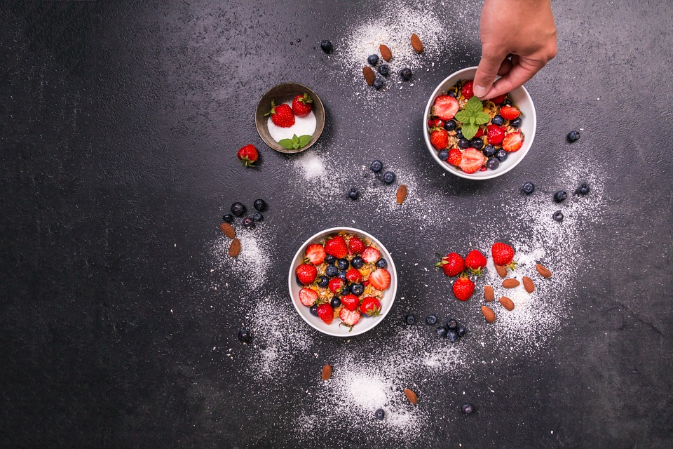 https://pixabay.com/en/summer-dessert-kitchen-preparation-2410712/
