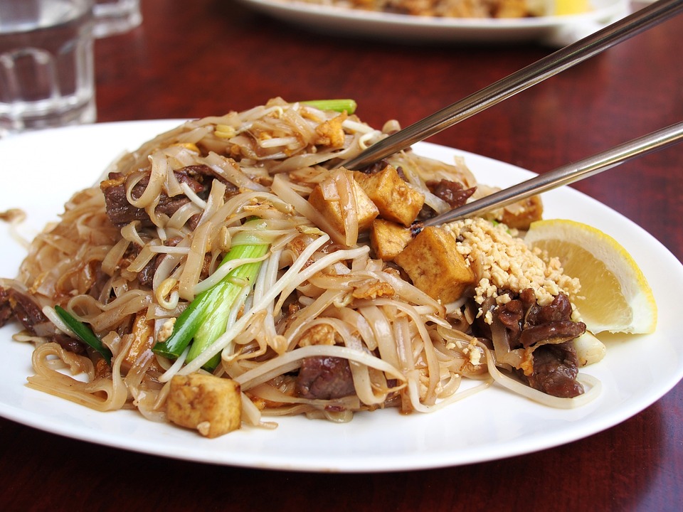 https://pixabay.com/en/thai-food-noodle-fried-noodles-meal-518035/