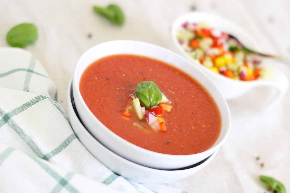 https://pixabay.com/en/tomatoes-soup-vegetables-healthy-1822185/