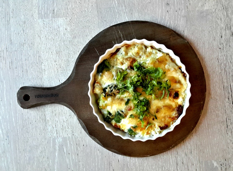 https://pixabay.com/en/wood-wooden-plate-food-vintage-2434250/
