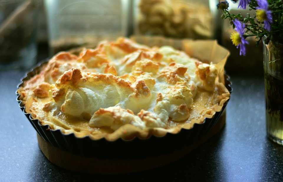 https://pixabay.com/en/apple-tart-apple-pie-meringue-2845186/