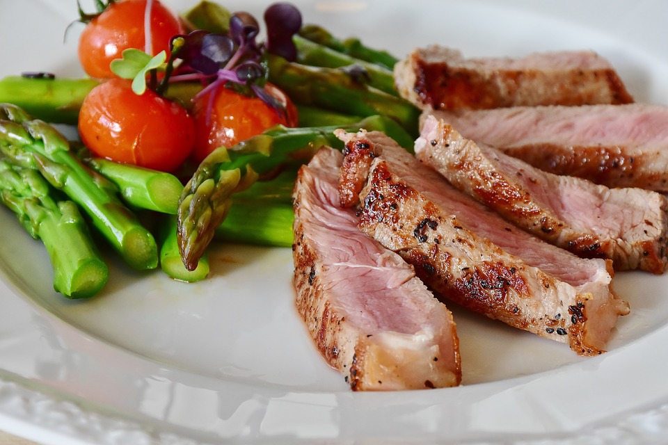https://pixabay.com/en/asparagus-steak-veal-steak-veal-2169305/