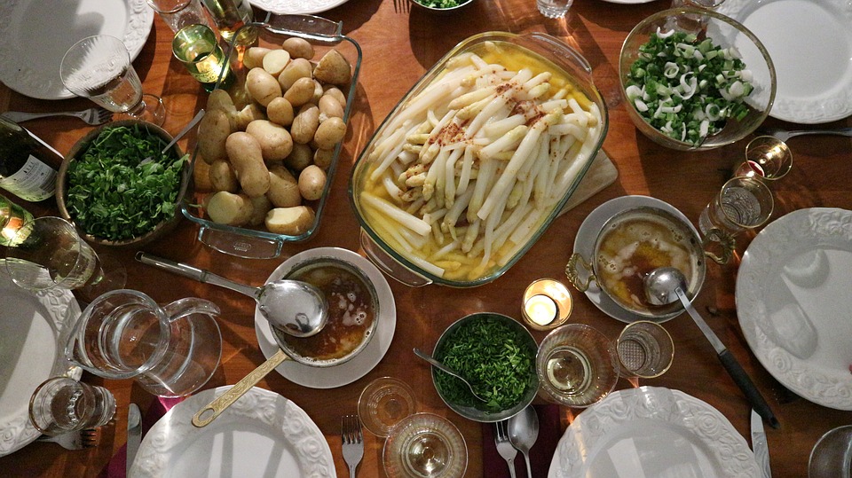 https://pixabay.com/en/asparagus-table-potato-2651467/