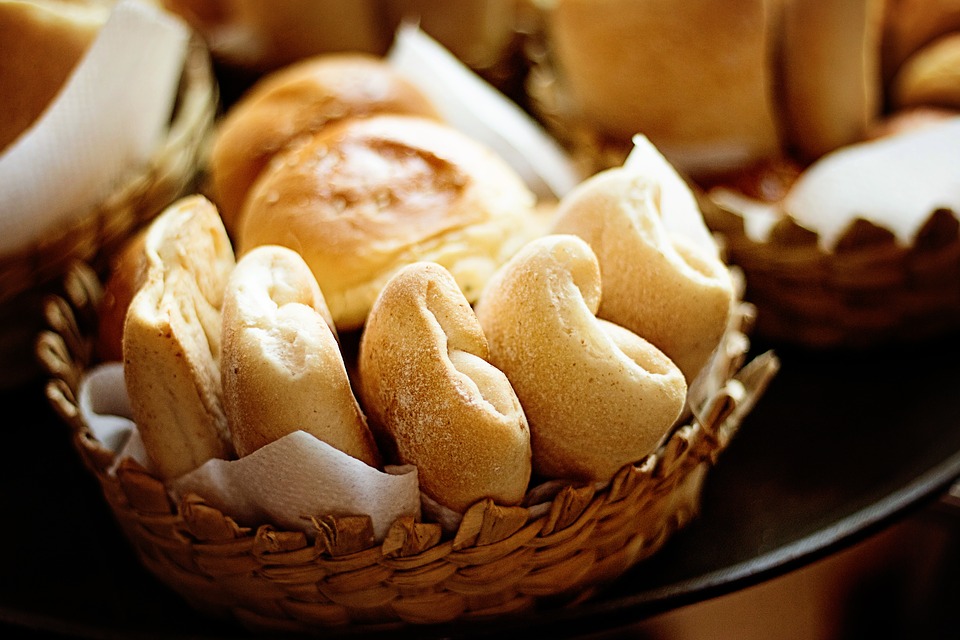 https://pixabay.com/en/baked-bread-rolls-fresh-healthy-2313462/