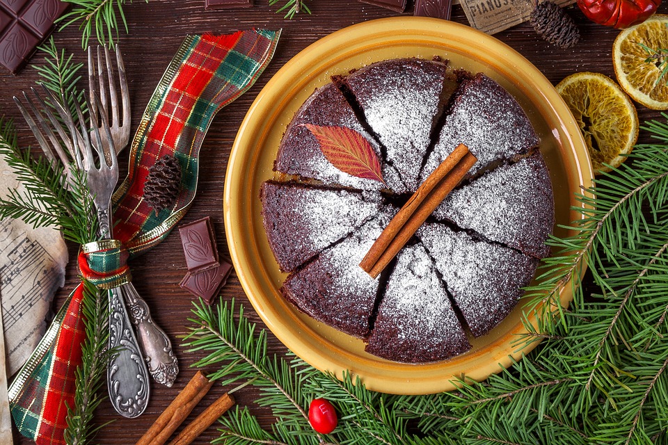 https://pixabay.com/en/cake-pie-christmas-cake-food-1914463/