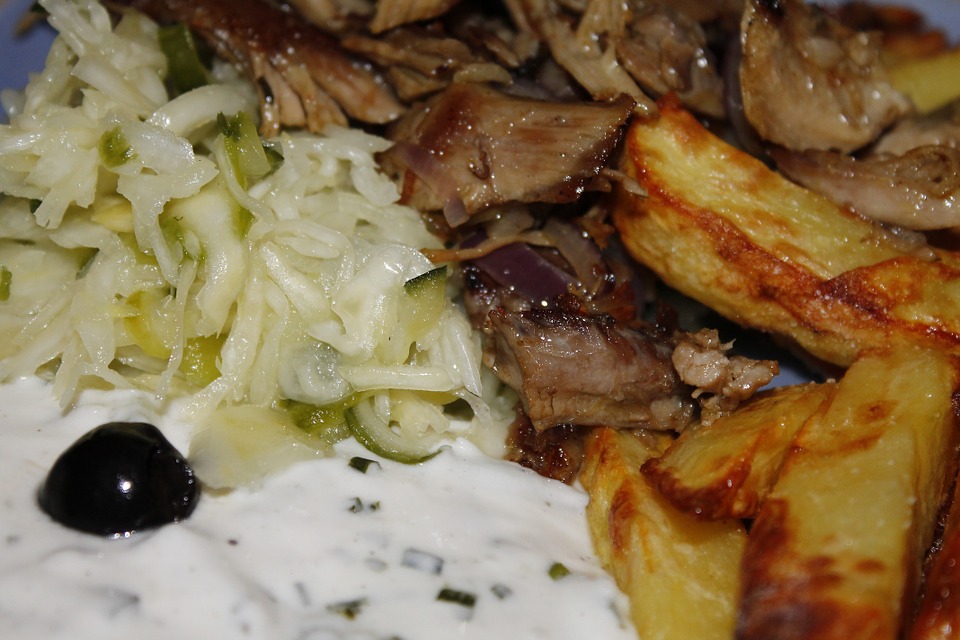 https://pixabay.com/en/gyros-eat-greek-eat-tzatziki-olive-318624/