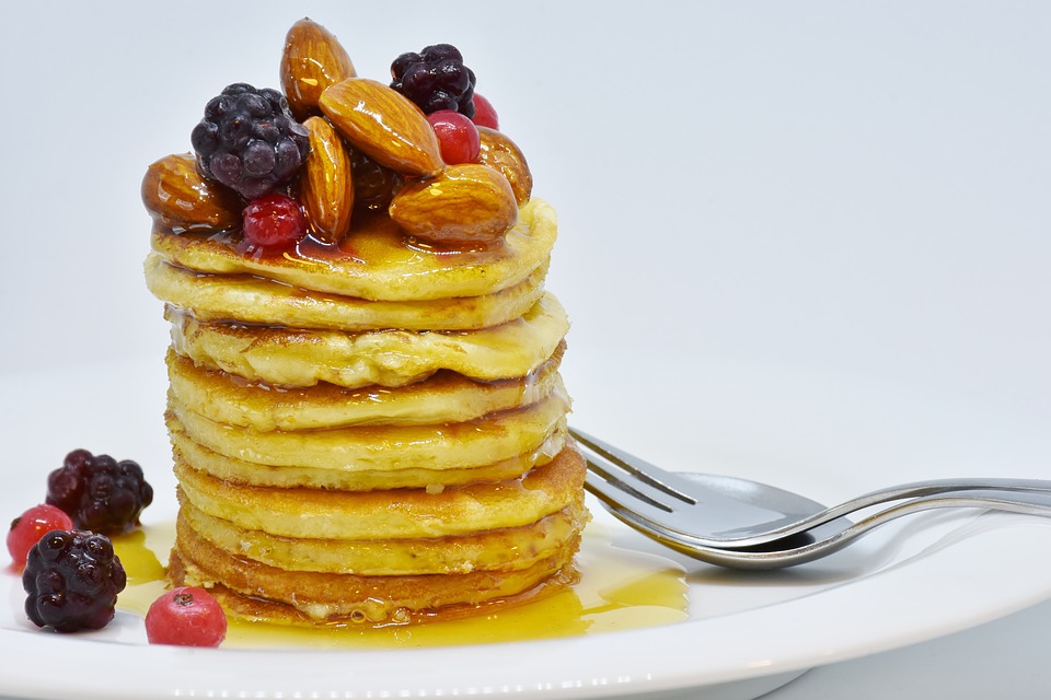 https://pixabay.com/en/pancake-honey-nuts-fruits-3099315/