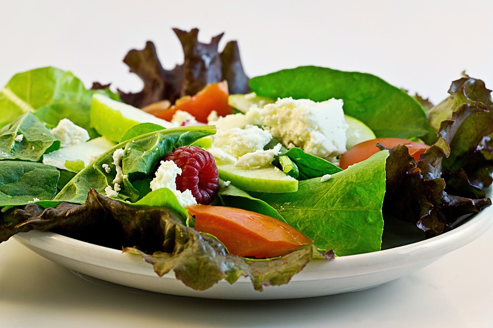 https://pixabay.com/en/salad-fresh-food-diet-health-374173/