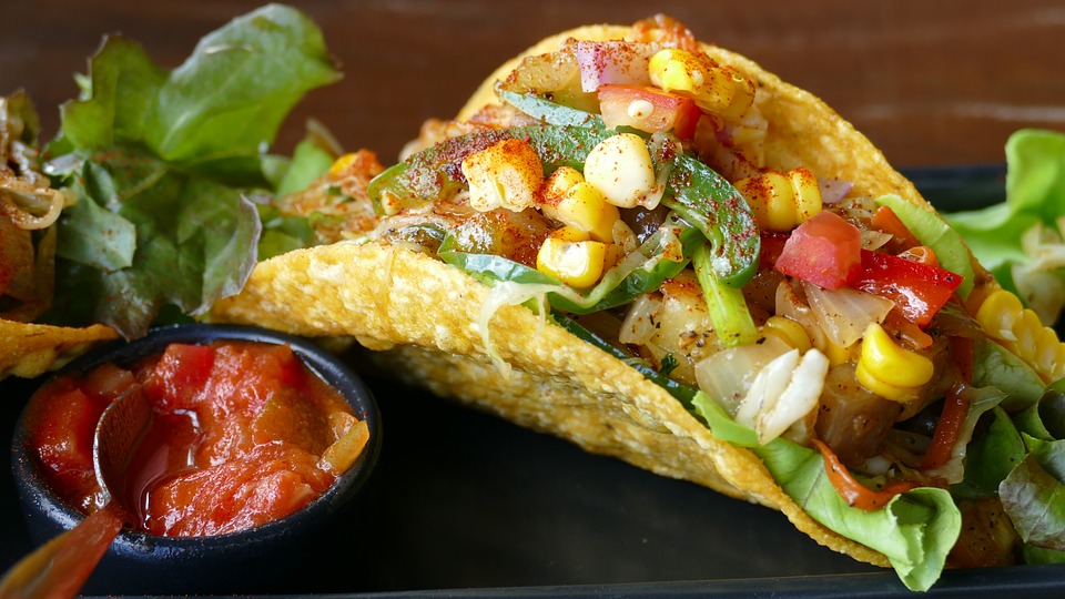 https://pixabay.com/en/tacos-mexican-eat-delicious-lunch-1613795/