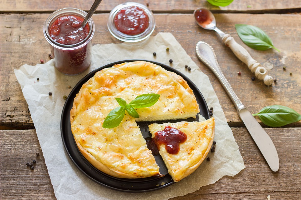 https://pixabay.com/en/tarte-cheese-basil-chutney-cherry-2409958/