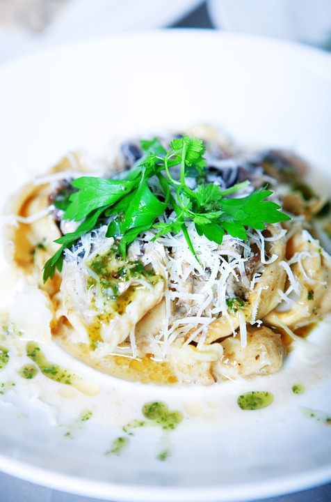 https://pixabay.com/en/tortelloni-pasta-tortellini-food-646680/
