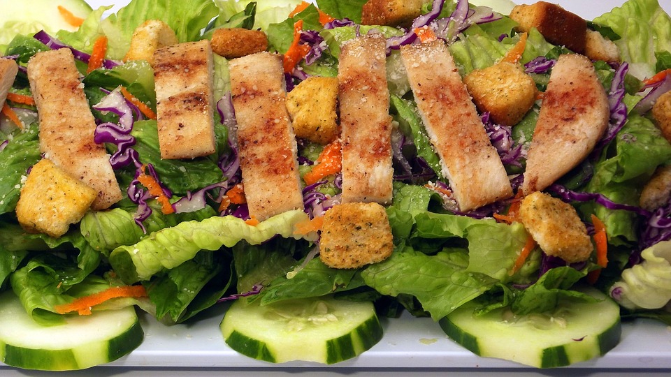 https://pixabay.com/en/caesar-chicken-salad-food-plate-246818/