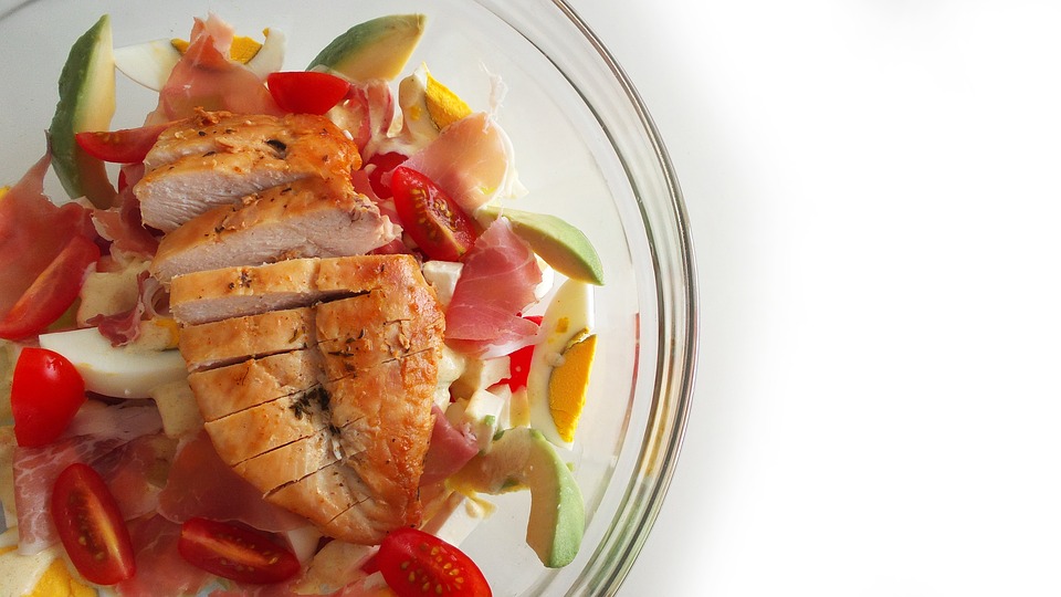 https://pixabay.com/en/cobb-salad-chicken-cobb-meal-2736125/