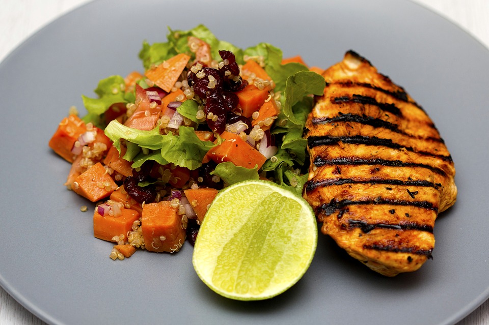 https://pixabay.com/en/grilled-chicken-quinoa-salad-1334632/