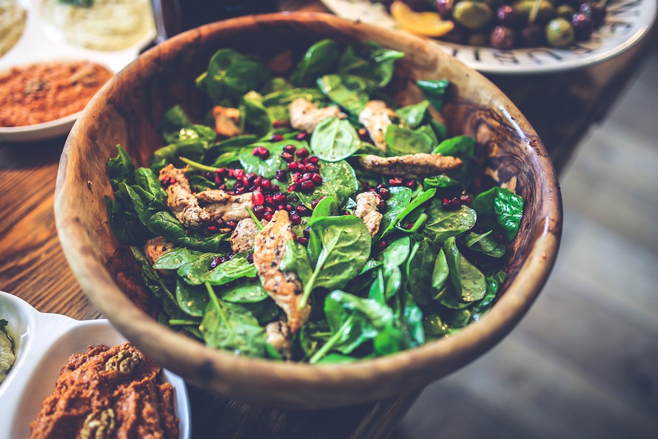 https://pixabay.com/en/salad-healthy-food-wooden-bowl-791643/