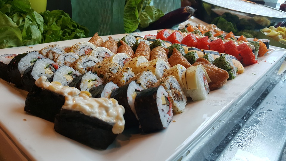 https://pixabay.com/en/sushi-japanese-seafood-salmon-rice-2736325/